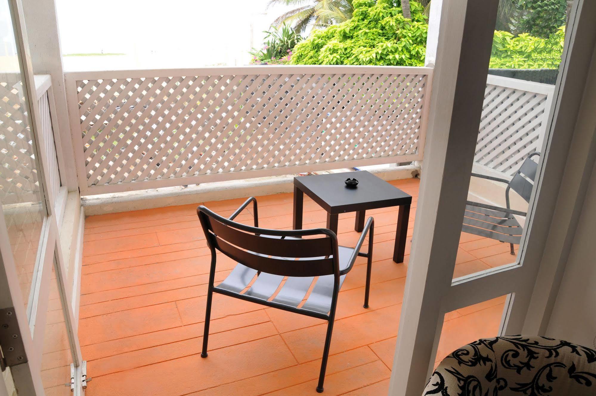 Hotel J Negombo Exterior foto